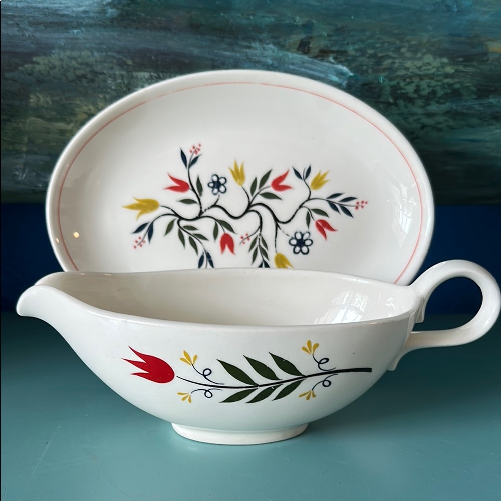 Mid Century Homer Laughlin “Rhythm” pattern 1940/50 Gravy Boat and Plate